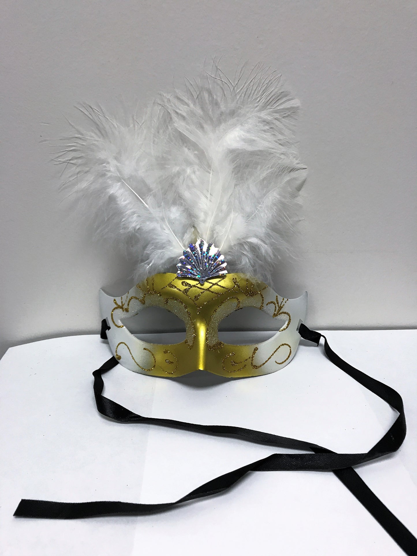 WHITE & GOLD MASQUERADE MASK