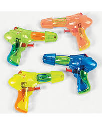 PLASTIC SQUIRT GUNS, 12 PIECES